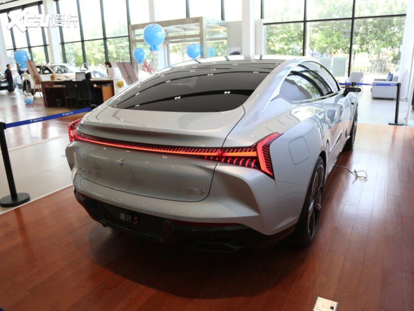 合眾汽車2021款哪吒S