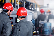 封控中的人和车