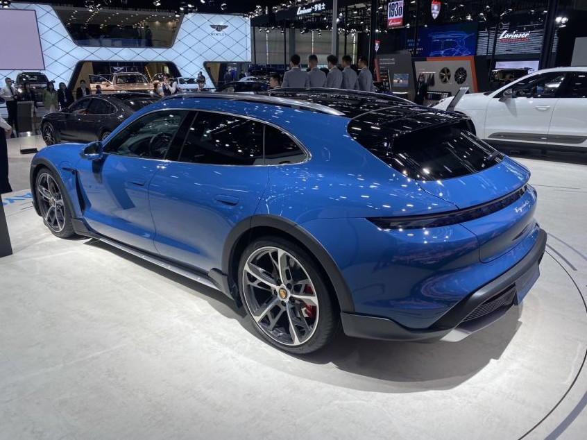 Taycan Cross Turismo