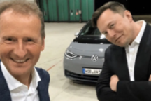 迪斯夸赞特斯拉，赛前“毒奶”or提前认输？