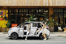 续航408公里，电动屋首款小型电动汽车YOUNG光小新亮相