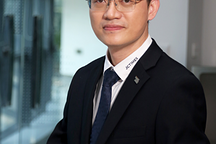 趋光而行致敬孤勇者∶在浮沉的纷扰中精一如一!