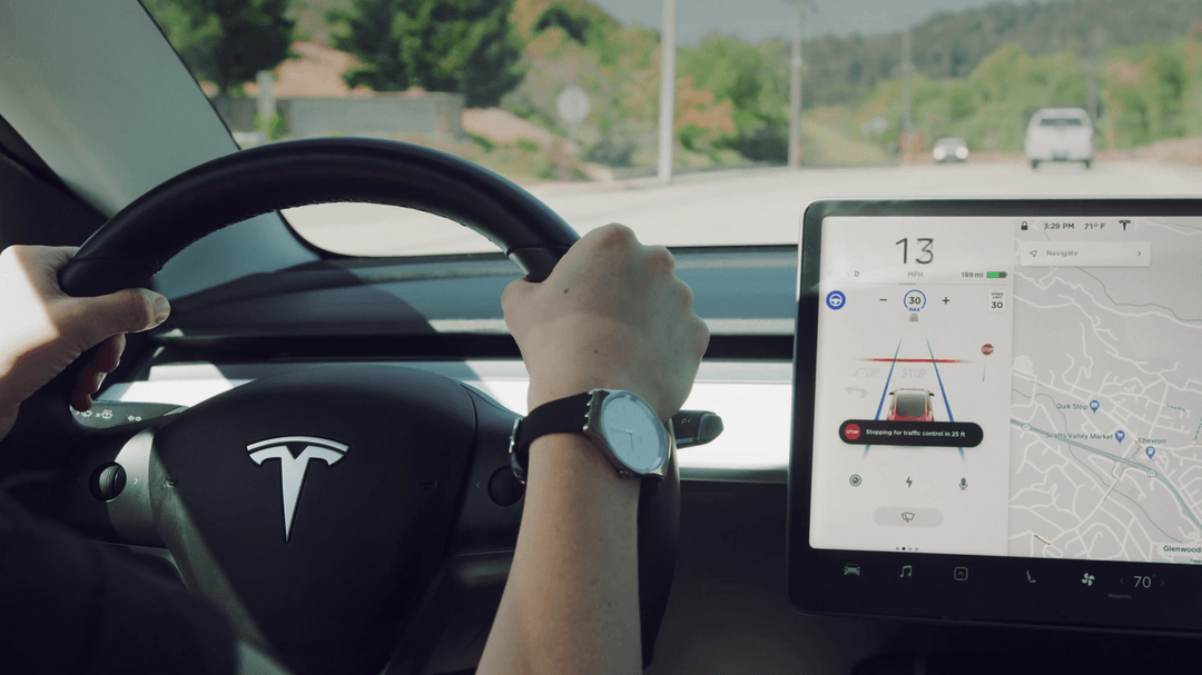 США расширяют расследование по делу Tesla Autopilot, охватив 830 000 автомобилей