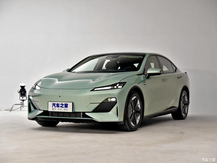 長安深藍 長安深藍SL03 2022款 712km 高配純電版