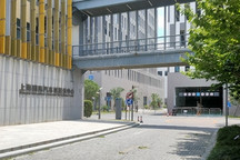 蔚来测试车“坠楼”？现场目前已封闭