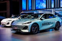 预售17.98万元起，长安深蓝SL03亮相2022重庆车展