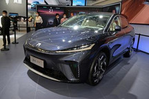 配43英寸三联屏 飞凡R7内饰细节披露