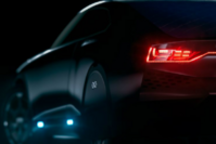 电动汽车靠太阳能？你咋不上天呢