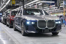 新一代宝马7系/i7在丁戈尔芬工厂下线