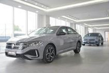 新朗逸实拍 | 双脸战略打造家用车的年轻化