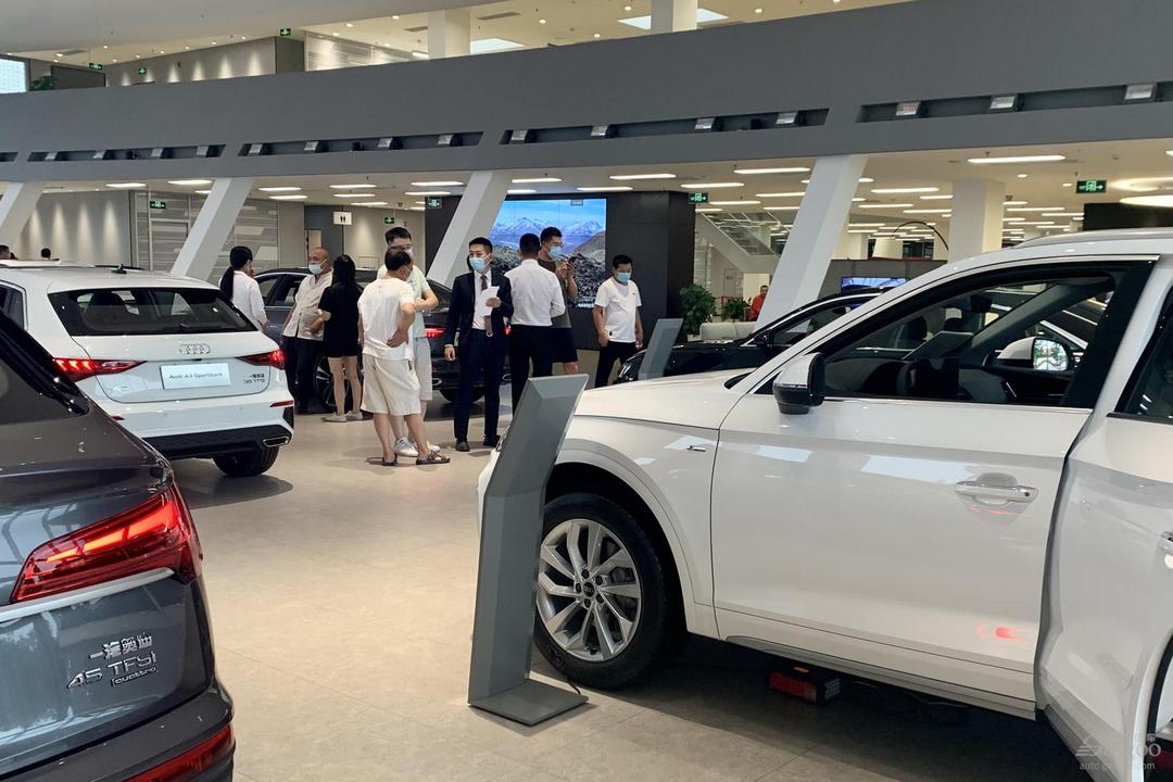 車購稅減半政策實施“滿月”：看車人明顯增多，有豪華車優(yōu)惠近10萬