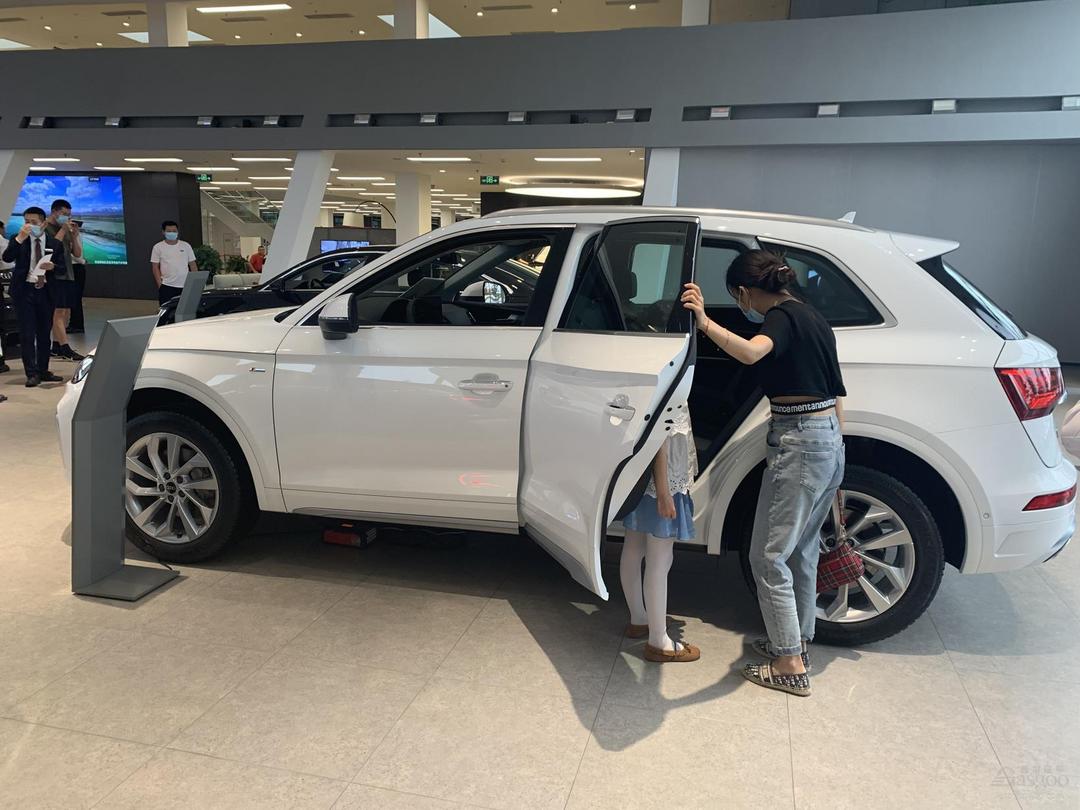 車購稅減半政策實施“滿月”：看車人明顯增多，有豪華車優(yōu)惠近10萬