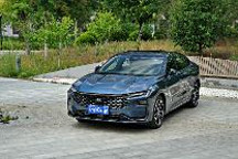 智驾开箱丨超大连屏绝对让你惊讶，长安福特蒙迪欧变得更舒适