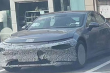 新款小鹏P7谍照 或使用800V高压SiC平台