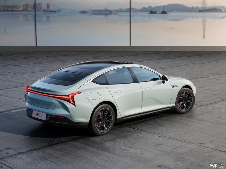 合眾汽車(chē) 哪吒S 2022款 純電 四驅(qū)耀世版