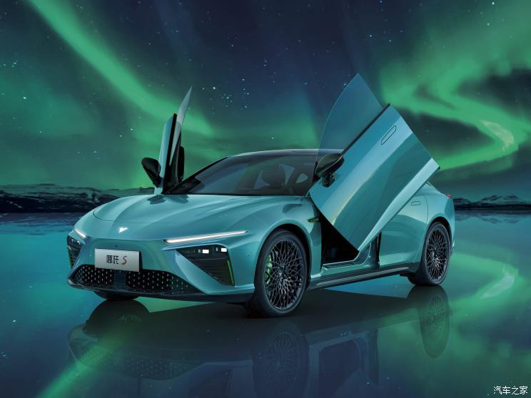 合眾汽車(chē) 哪吒S 2022款 純電 四驅(qū)耀世版