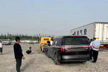 极氪009实车谍照曝光 贯穿尾灯造型方正