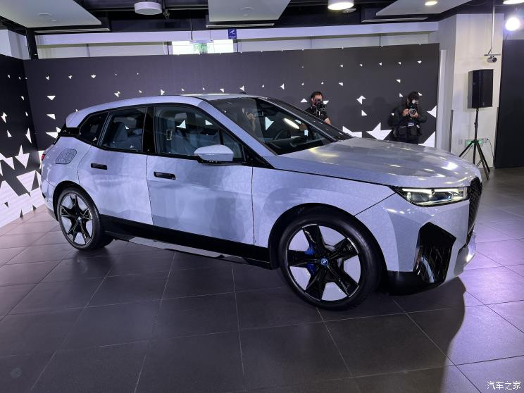 Меняйте цвет кузова по своему желанию, BMW iX Flow дебютирует в Китае