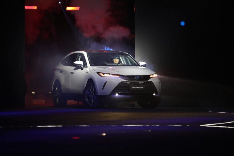 Toyota отменяет некоторые заказы на внедорожники Harrier из-за перерыва в производстве