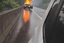 一理想ONE起火 目前伤亡/起火原因不明