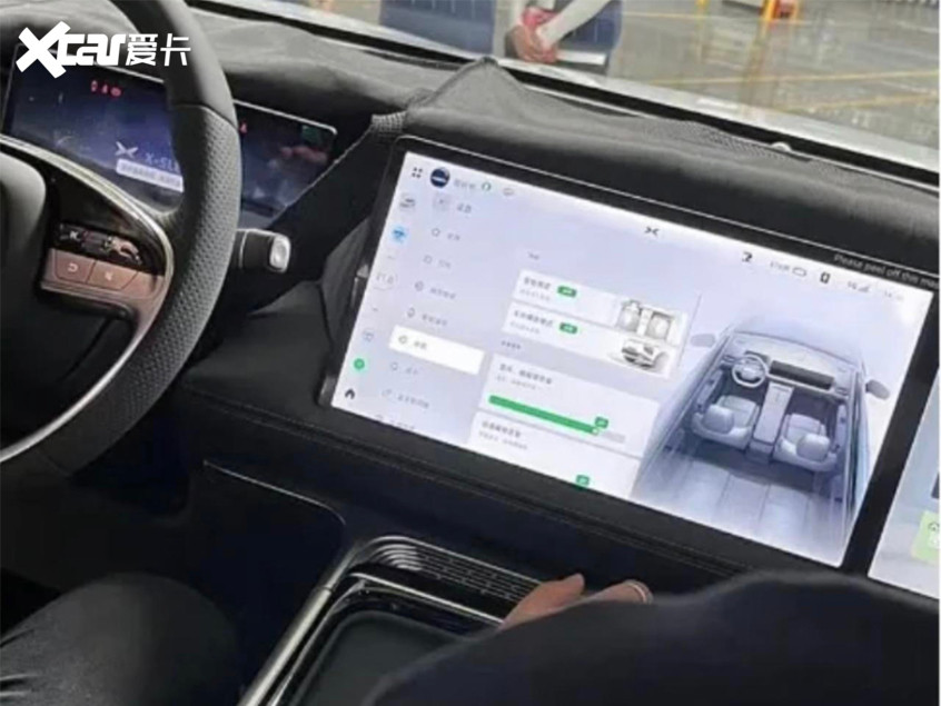 小鹏g9最新内饰谍照配中控副驾双联屏