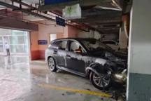 蔚来ES8刹车失灵撞墙？官方：环氧地坪加水的锅