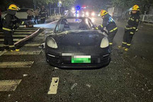 Panamera插混版座椅起火 受损严重！