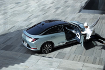 极狐俩款车起步价降2万，补贴后最低售价21.88万起