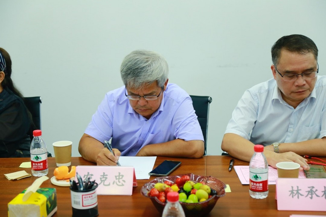 深化校企合作 探索產(chǎn)教融合-記廣西民族大學(xué)相思湖學(xué)院代表團(tuán)到核芯達(dá)參觀交流