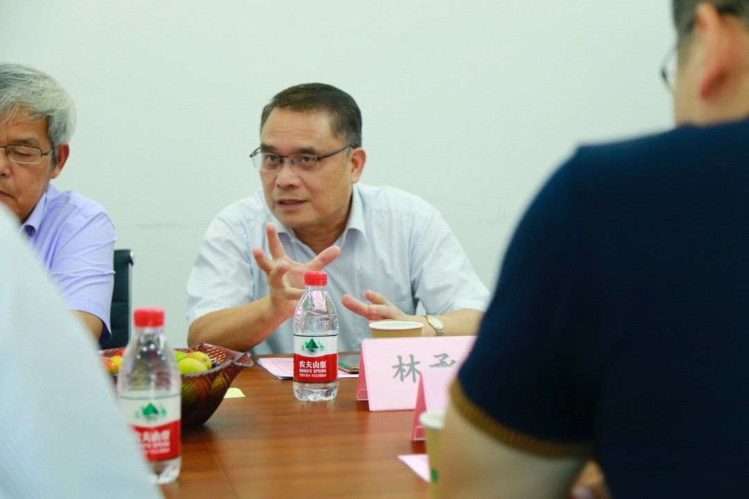 深化校企合作 探索產(chǎn)教融合-記廣西民族大學(xué)相思湖學(xué)院代表團(tuán)到核芯達(dá)參觀交流