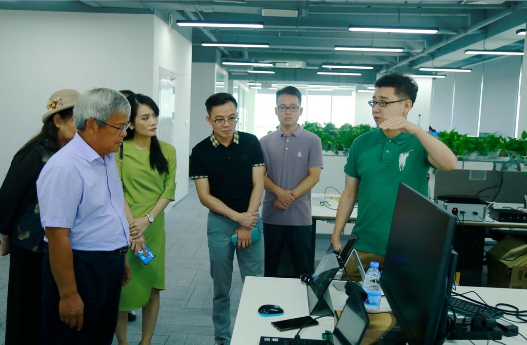 深化校企合作 探索產(chǎn)教融合-記廣西民族大學(xué)相思湖學(xué)院代表團(tuán)到核芯達(dá)參觀交流