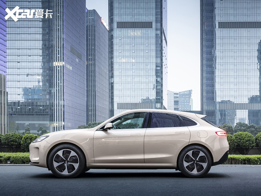 問界M5 EV