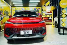 起步价9.99万搭载鸿蒙车机，北汽魔方亮相2022成都车展