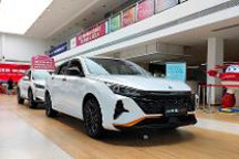 做年轻人的第一台运动轿跑，全新奕炫马赫版1.5L到店实拍