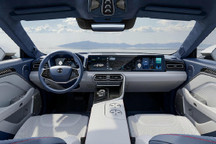 沙龙机甲龙内饰官图公布 HUD+多屏交互