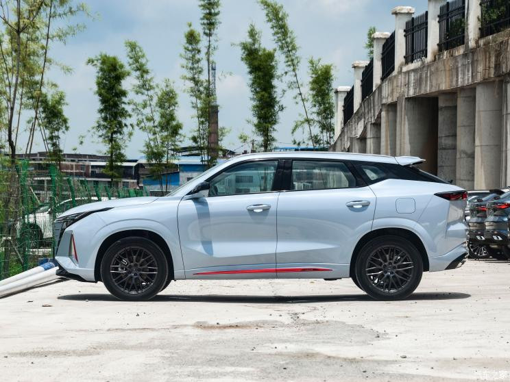 長(zhǎng)安汽車 長(zhǎng)安歐尚Z6 2022款 藍(lán)鯨 1.5T DCT智尊型