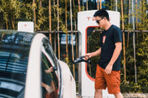 特斯拉开通“北疆纯电之旅”充电线路，西北新能源补电能力再提升