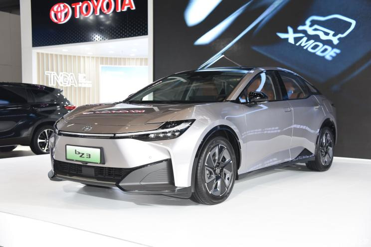 Хайнаньский автосалон 2023: представлен настоящий автомобиль FAW Toyota bZ3