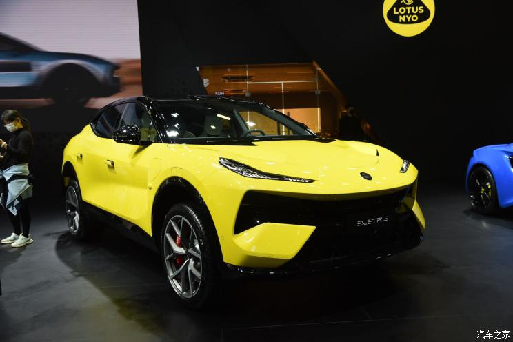 Хайнаньский автосалон 2023: Lotus ELETRE представлен в выставочном зале