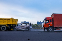 全网首次MPV货车“前后夹击”连环碰撞测试，传祺M8宗师成功通过