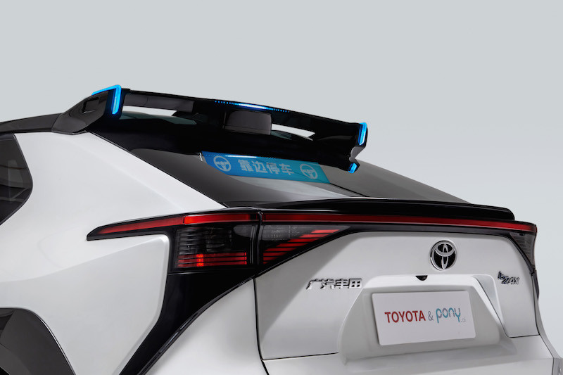 6 采用Robotaxi燈語設計，新增前后交互屏.jpg