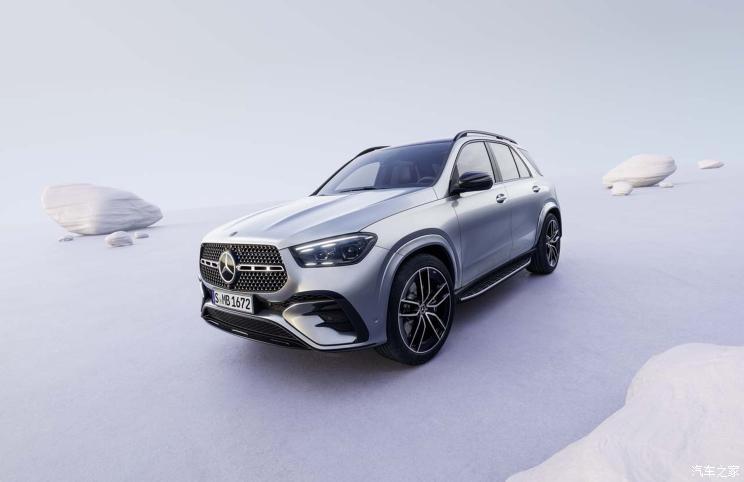 Дебют нового семейства Mercedes-Benz GLE, полностью охватывающего электрификацию.
