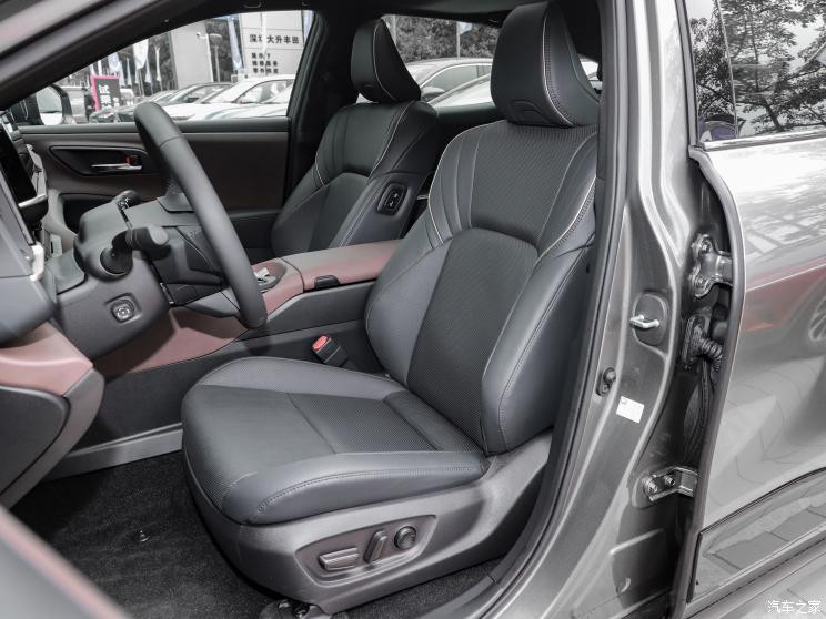 豐田(進(jìn)口) 皇冠(進(jìn)口) 2023款 2.5L SportCross HEV兩驅(qū)尊貴版