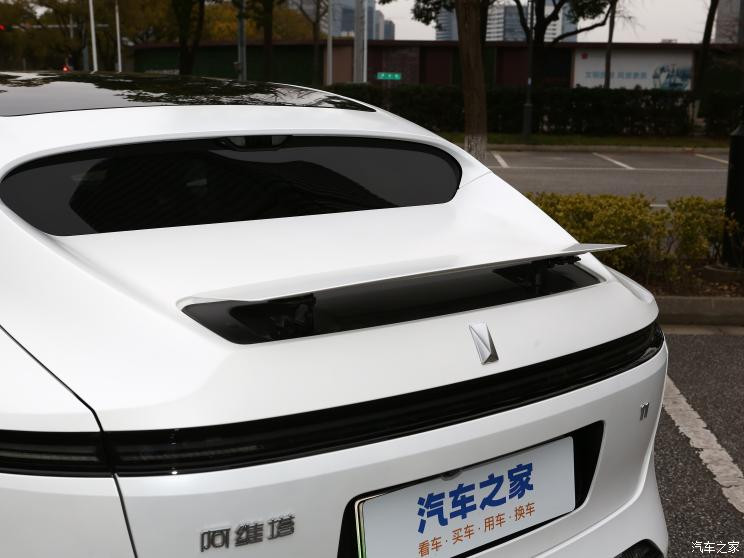 阿維塔科技 阿維塔11 2022款 長(zhǎng)續(xù)航雙電機(jī)奢享版 4座