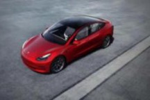 新能源车企集体降价！二手车商急了：亏3万也要出手