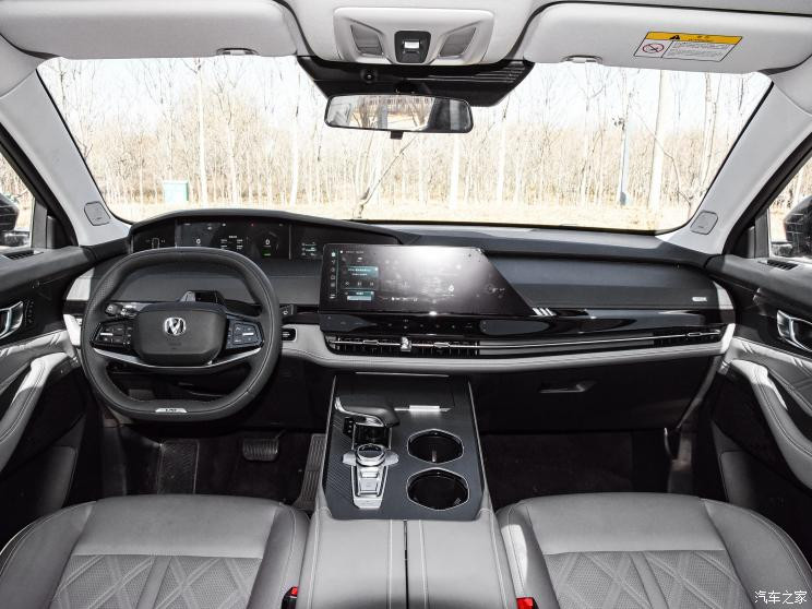 長(zhǎng)安汽車(chē) 長(zhǎng)安UNI-K 智電iDD 2023款 智電iDD 1.5T 135km智領(lǐng)型 