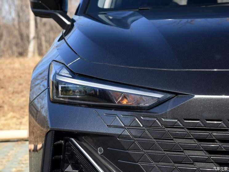 長(zhǎng)安汽車(chē) 長(zhǎng)安UNI-V 智電iDD 2023款 智電iDD 1.5T 113km智酷型