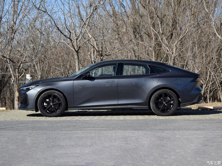 長(zhǎng)安汽車(chē) 長(zhǎng)安UNI-V 智電iDD 2023款 智電iDD 1.5T 113km智酷型