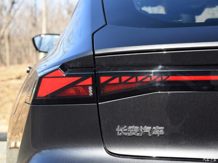 長(zhǎng)安汽車(chē) 長(zhǎng)安UNI-V 智電iDD 2023款 智電iDD 1.5T 113km智酷型