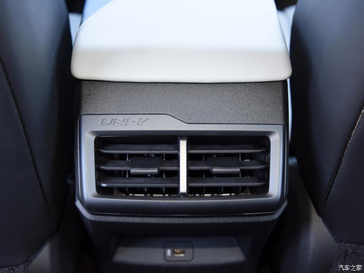 長(zhǎng)安汽車(chē) 長(zhǎng)安UNI-V 智電iDD 2023款 智電iDD 1.5T 113km智酷型